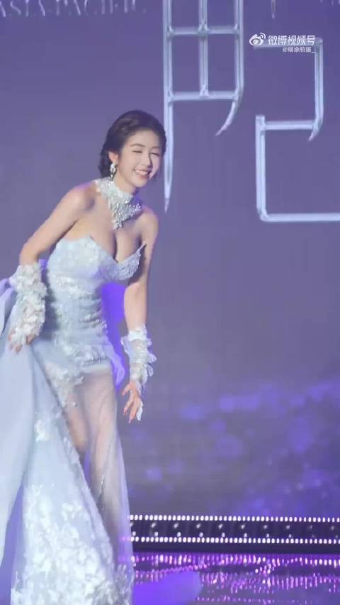Ewa伊娃，全球中华小姐中国总冠军，身高170