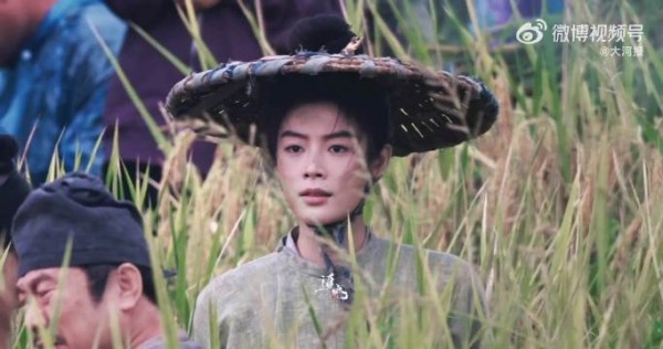 小祝大人今天是种田风~戏外的小表情好萌啊!想抱走