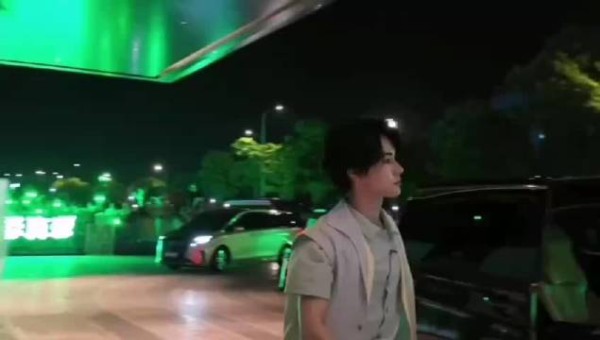 张真源暖心解释怪味食物叠加,陈哲远互动有爱