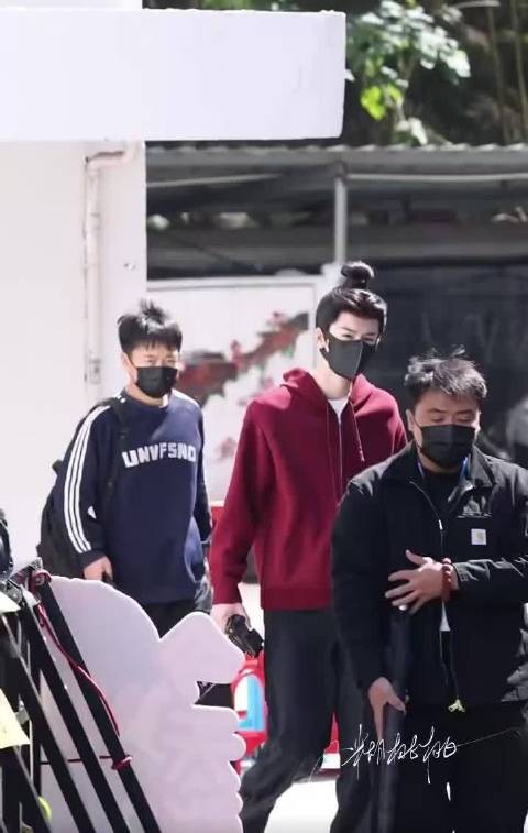张凌赫今日《刺棠》出妆路透来了,来看看造型怎么样吧?