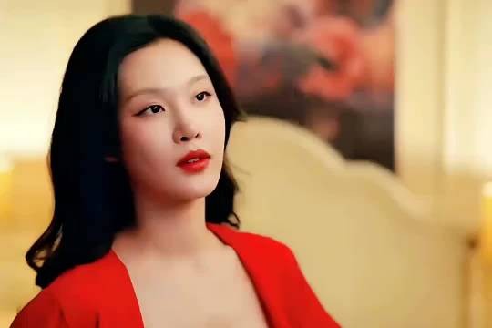 大嫂主动投怀送抱