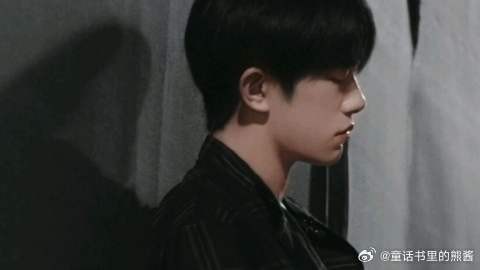 易烊千玺可以又帅又可爱,你见过这样的他吗?