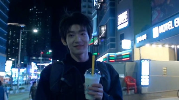 李子禾发布吴俊霆釜山行幕后vlog，记录电影节与日常