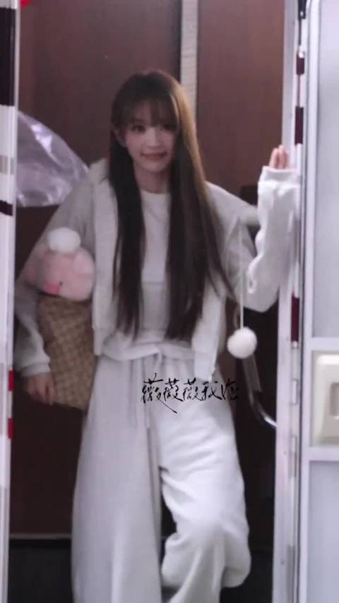 田曦薇看见粉丝就这个宠不再依赖细微算长大吗?