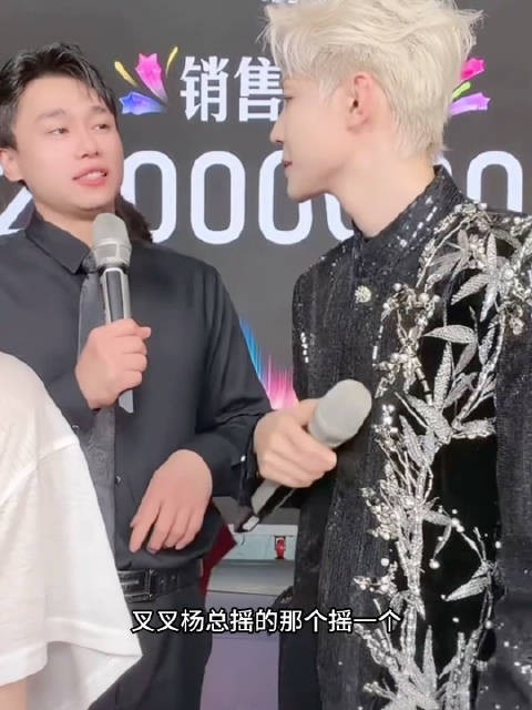 刘二狗当着蛋蛋与高迪的面调侃刘叉叉，还说蛋蛋前男友刘叉叉比朱梓骁帅