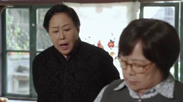 刚剁完肉馅就拍黄瓜，怪不得媳妇会嫌弃
