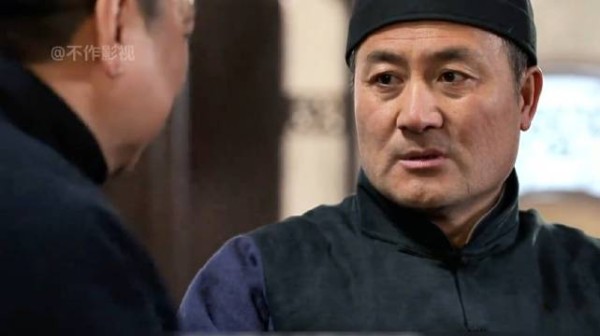 伙计上班迟到一会,就遭黑心老板指责!