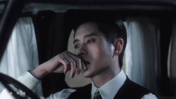 这就是古早虐恋的魅力!丞磊饰演的虞昶轩,一身傲骨,心甘情愿为爱低头沉沦