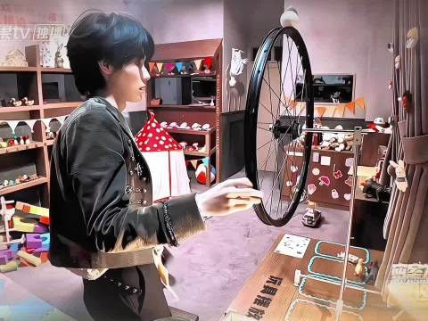 密逃接球环节充分展现个人实力,张真源全程反应迅速,精准预判球的落点…