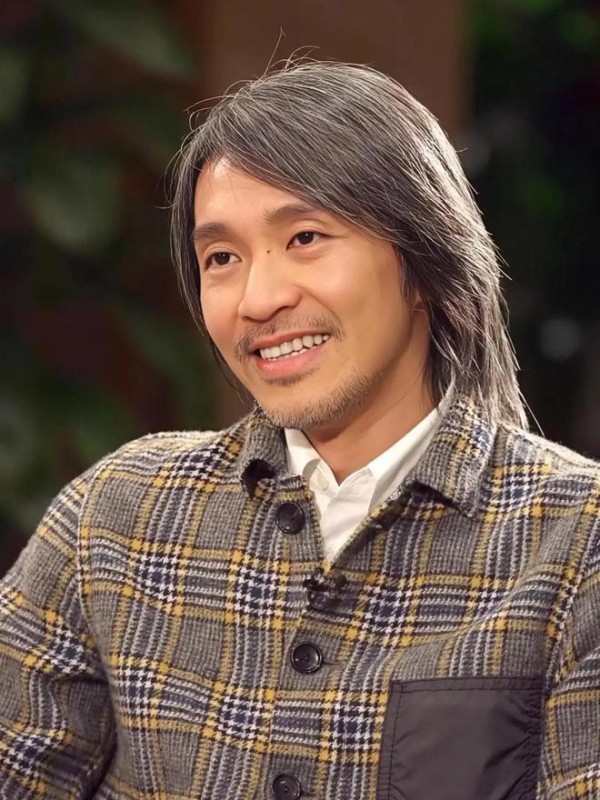 江春水暖鸭先知,周星驰一定提前嗅到了什么,1港元卖掉影院业务