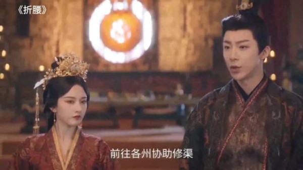 折腰：良崖王当众拆台巍侯，不料小乔这么护夫霸气跟他硬刚！
