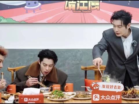 搂肩是兄弟,搂腰是另外的价钱