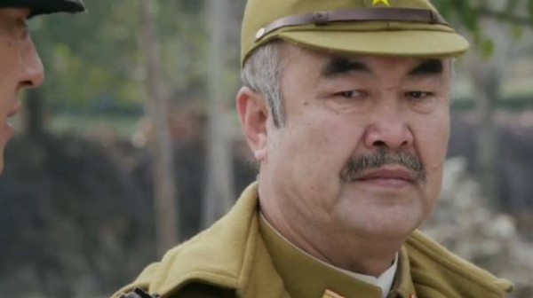 用缴获的鬼子军刀换回大量武器