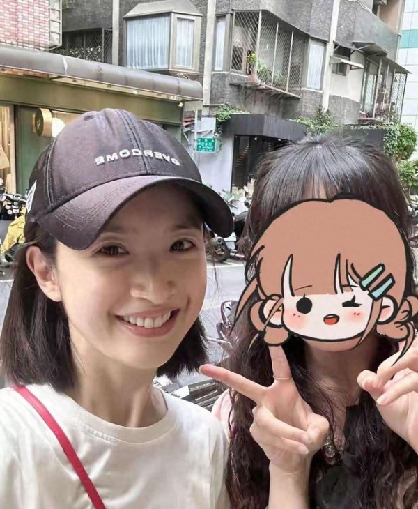 林依晨首谈圈外老公，承认自己恋爱脑很幸福，结婚12年儿女双全！