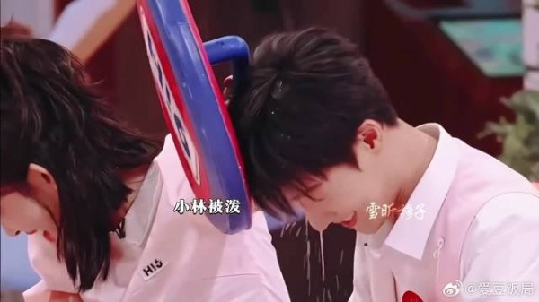 谁懂啊!他宠她又逗她,妥妥的小情侣相处模式!