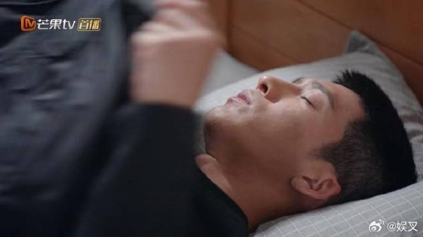 路队满心疲惫 老爸进门一顿数落,不停责怪他执意要退婚!