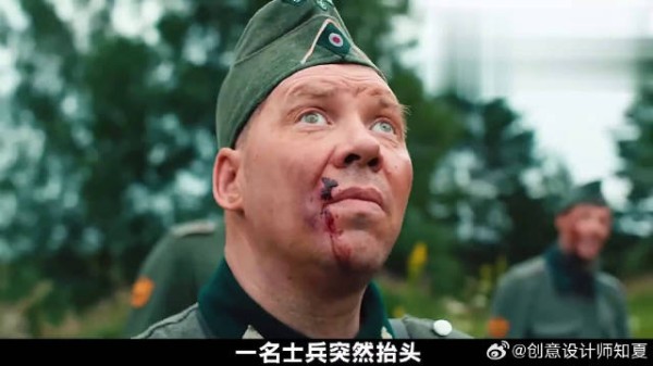 男人模仿首长吃苹果,却换成手雷咬一口,所有人瞬间冷汗直流