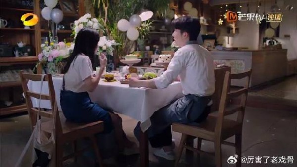 尖尖躲雨,误入哥哥新店,子秋宠妹狂魔