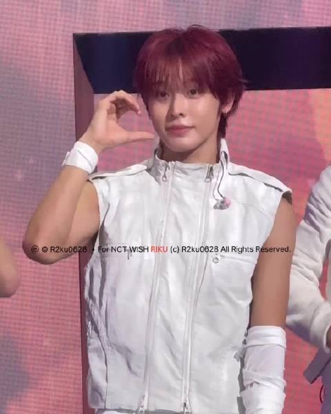 NCT WISH RIKU出演The Seasons 耳膜男友饭拍红发亮眼