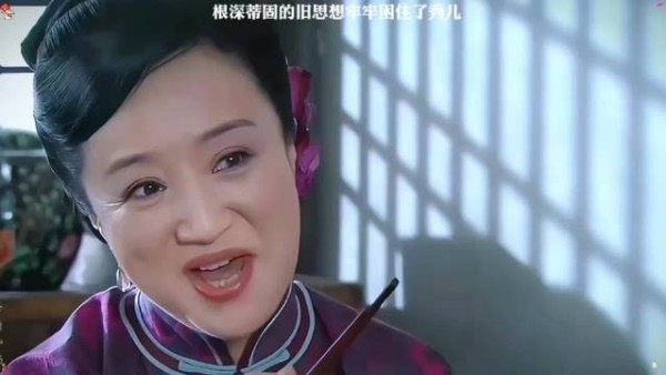 何七姑教会秀儿婚后谦卑恭顺,却唯独忘了教她如何爱自己! 打狗棍