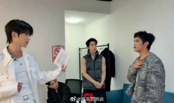 卓沅当探班主播松弛感拉满,聊天自然舒服,沉浸式感受总决赛紧张又热血的氛围
