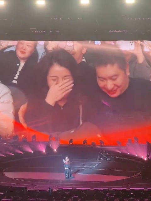 “中年夫妻亲个嘴比干什么还难，他俩应该是中学就开始谈恋爱了吧… ”