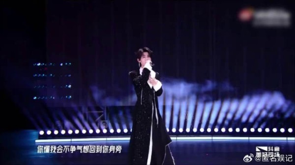 内心柔软才会偏爱毛绒玩偶,这份特质,让我愿意长久追随他