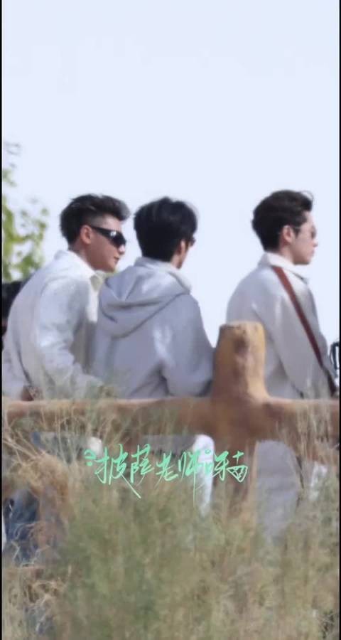 刘耀文发和黄子韬合照,黄子韬拿到刘耀文的大结果