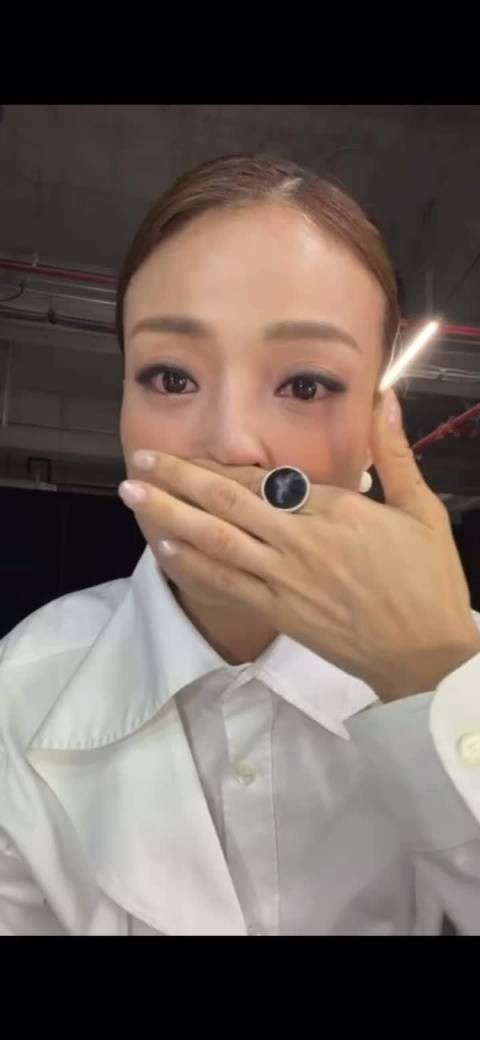 容祖儿直播爆哭唱歌,题外话:她脸怎么会这么紧致的