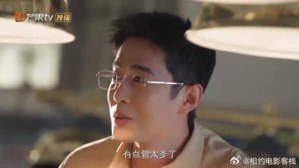 陈异借着球桌谈判,两人看似松弛,其实内里暗流涌动