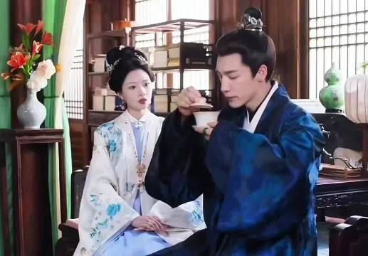一个在旁边叽叽喳喳, 一个认真倾听丨良陈美锦丨任敏丨此沙丨顾锦朝丨陈彦允