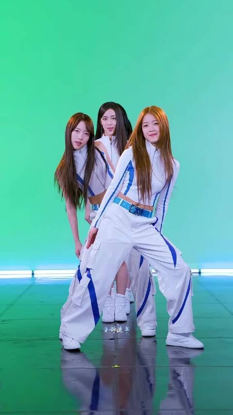 李秀满新女团A2O LITE出道曲NEON舞蹈接力舞台直拍