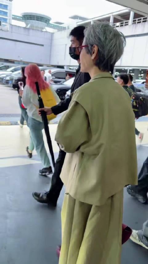 叶童新电影活色生香,笑容鲜活明媚尽显迷人魅力