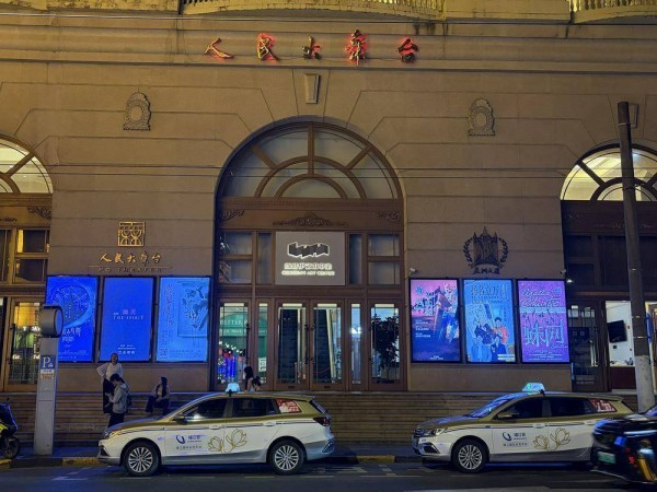 “什么时候都有戏”,剧迷爱上“入沪连打”,剧场附近餐厅都被吃到爆单