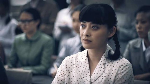 江德福拿着基地政委亲自批准的结婚报告,真诚地向安杰求婚