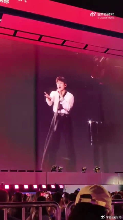 张杰深圳演唱会开唱My Love 现场大合唱重温青春感动