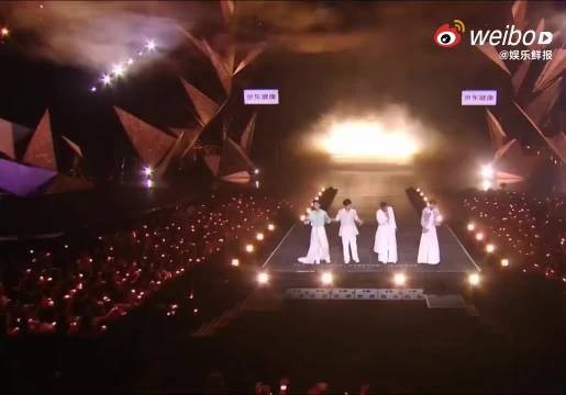 管健嘉晨直播演绎爱河音色抓耳