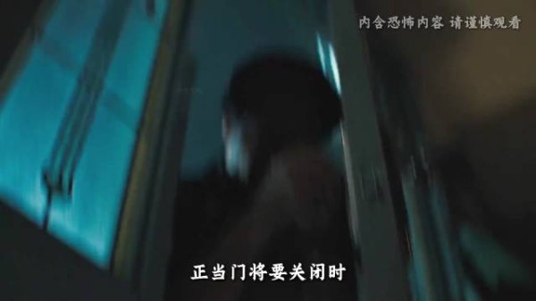 杰玛效仿母亲打开红门,将恶灵反锁回灵界