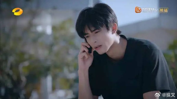 凌霄想念李尖尖，让她撒娇听听，不料李尖尖举动太逗了