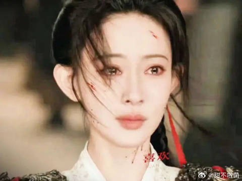 东亚人的眼眶太浅了,载不住泪也载不住悲