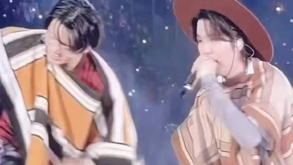 Jump的时候围着哥哥转圈哈哈 261017 BTS世巡 智利圣地亚哥演唱会Day3 