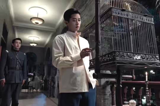叶平君为他人求情勾起虞昶轩妒火,车内索吻被簪刺伤,爱恨拉扯氛围感狠狠拿捏