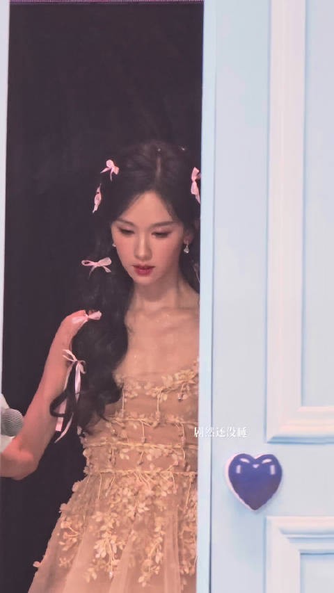 陈都灵生日会第二套Look亮相,被赞仙女美到失语