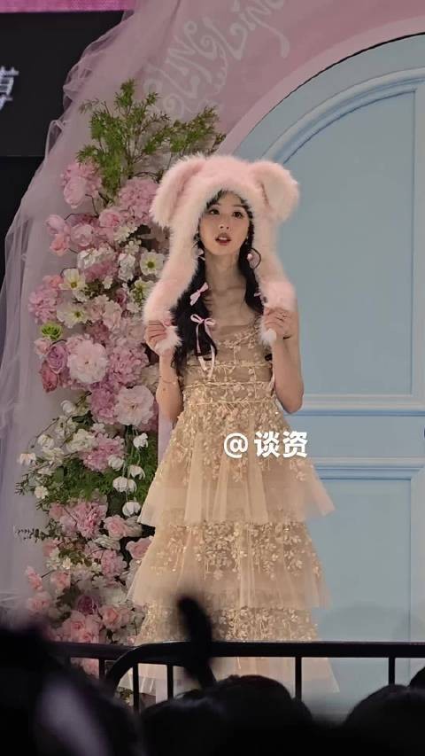 诚邀所有人来看嘟嘟这个可爱三连拍 太萌惹!