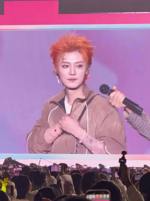 鹿晗贴脸开大马頔爷们要脸
