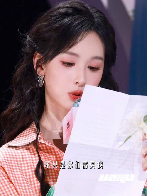 哽咽着说“不只是你们需要我 我也需要你们” 嘟儿