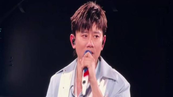 张杰演唱会哽咽说心里话 称双向奔赴不是说说而已
