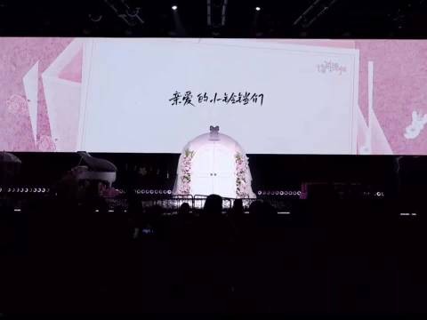 陈都灵给粉丝读信太好哭了陈都灵说粉丝的爱比想象中还要多