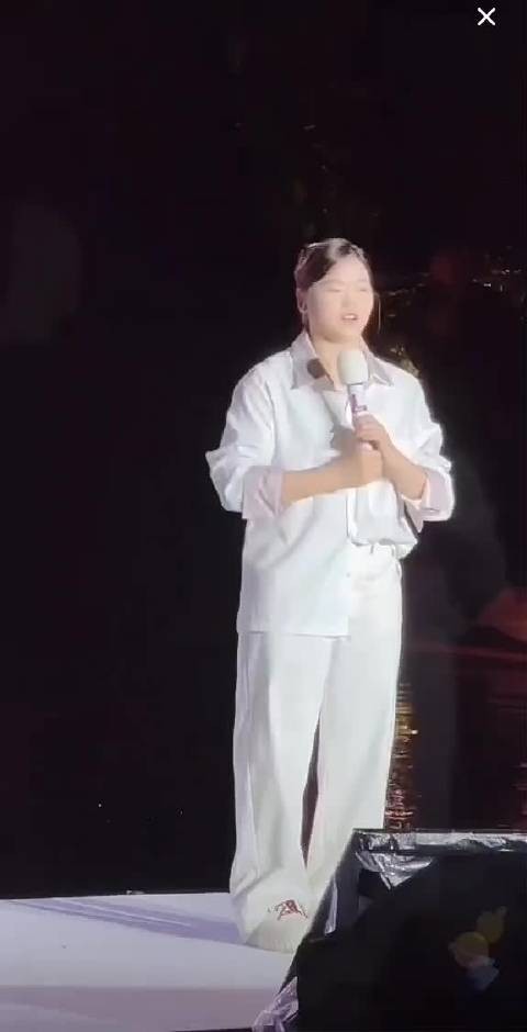 婵宝比到杭州的时候又瘦点了,灵动可爱的 婵宝