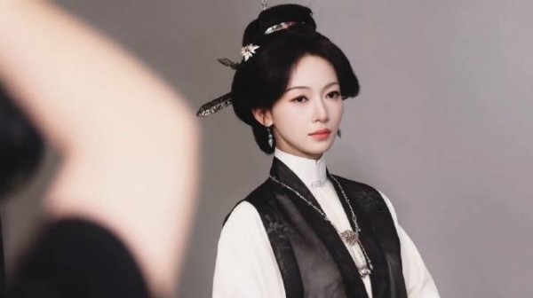 吴谨言进组刀笔娘子，状态不错专心搞事业
